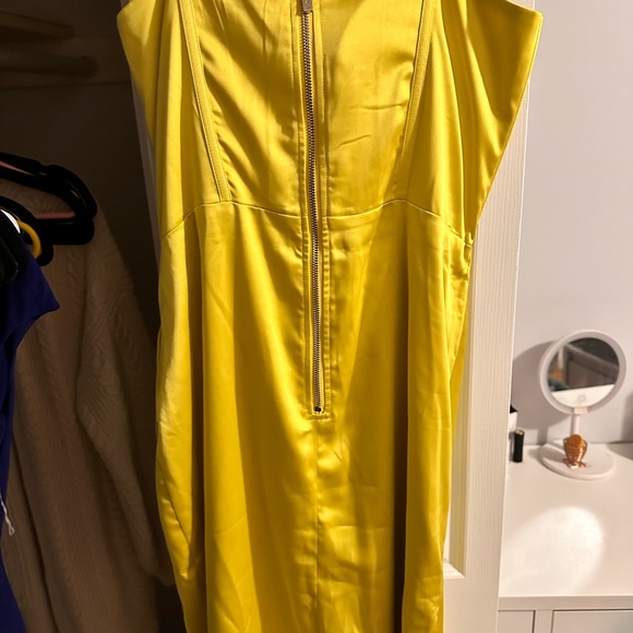 Miss Circle brand new neon lemony green color - Picture 7 of 9